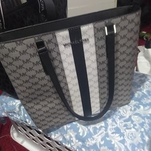NWT Michael Kors Center Stripe Tote♡